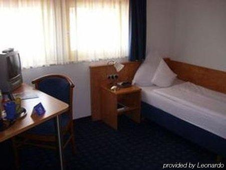 Hotel Crystal Filderstadt Eksteriør billede