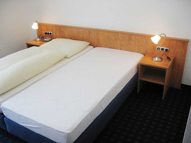 Hotel Crystal Filderstadt Eksteriør billede
